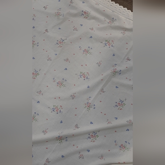 St. Mary's Flat Queen Bed Sheet Floral Cream Eyelet Lace Top Edge Cotton Blend - Picture 2 of 6